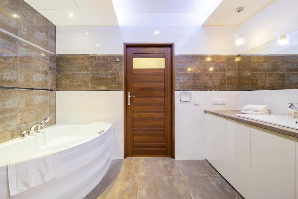 Florianska Glamour Apartments คราคูฟ ภายนอก รูปภาพ