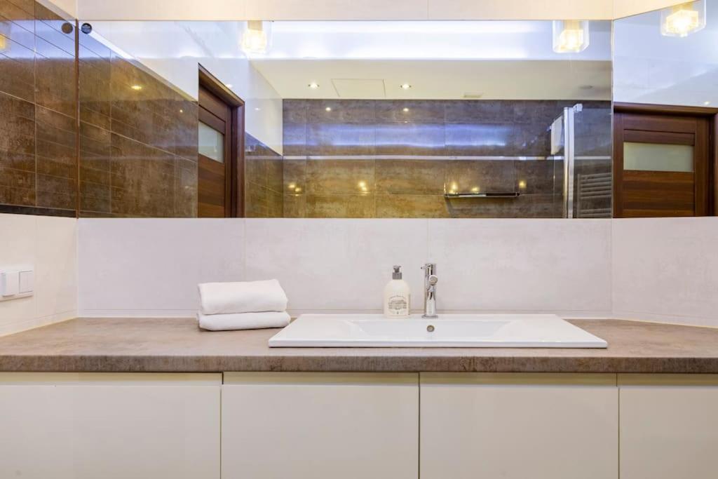 Florianska Glamour Apartments คราคูฟ ภายนอก รูปภาพ