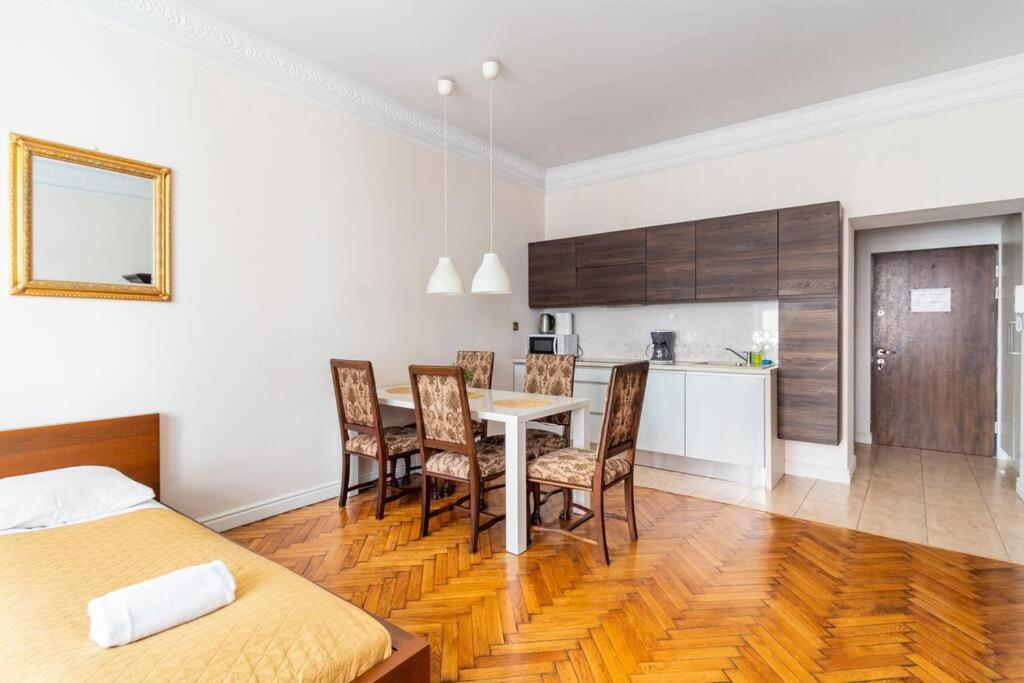 Florianska Glamour Apartments คราคูฟ ภายนอก รูปภาพ
